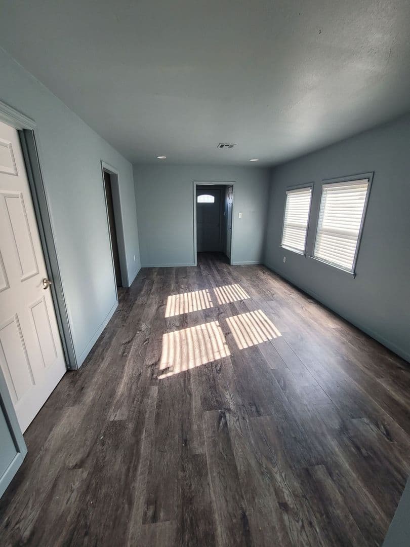 Midwest City House: 555 E Harmon