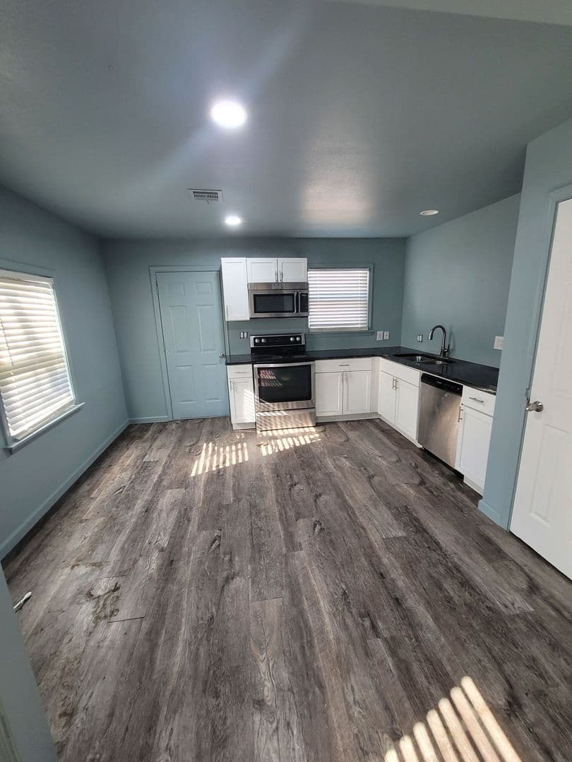 Midwest City House: 555 E Harmon