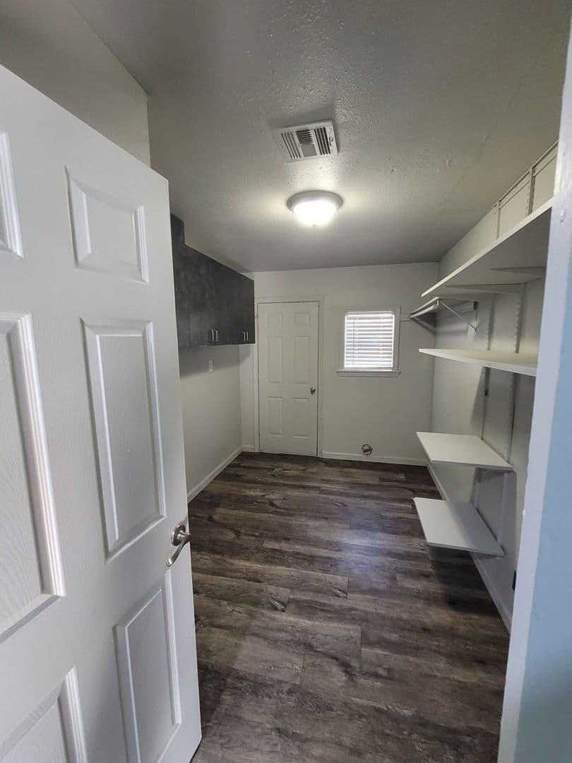 Midwest City House: 555 E Harmon