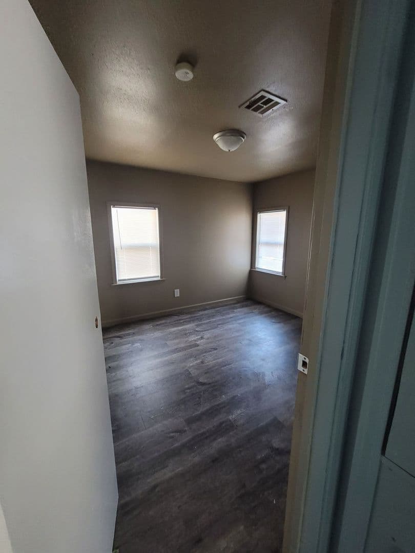 Midwest City House: 555 E Harmon