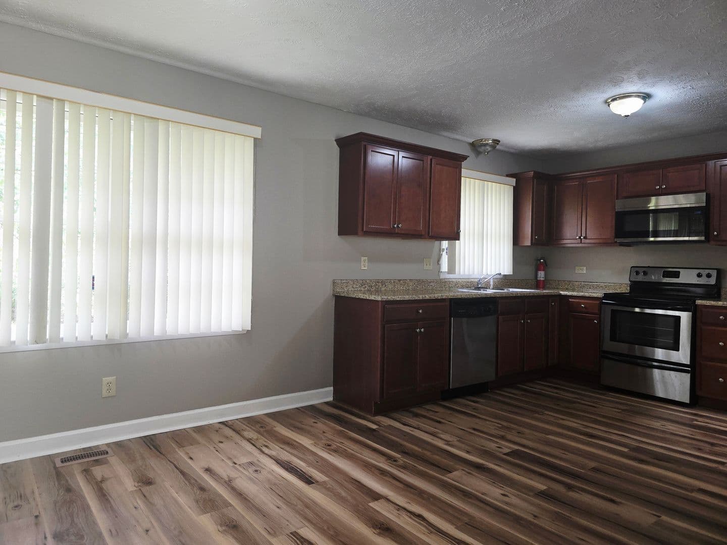 Fayetteville House: 1536 Rossmore Dr