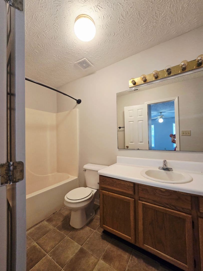 Raeford House: 202 Cobblestone Ct