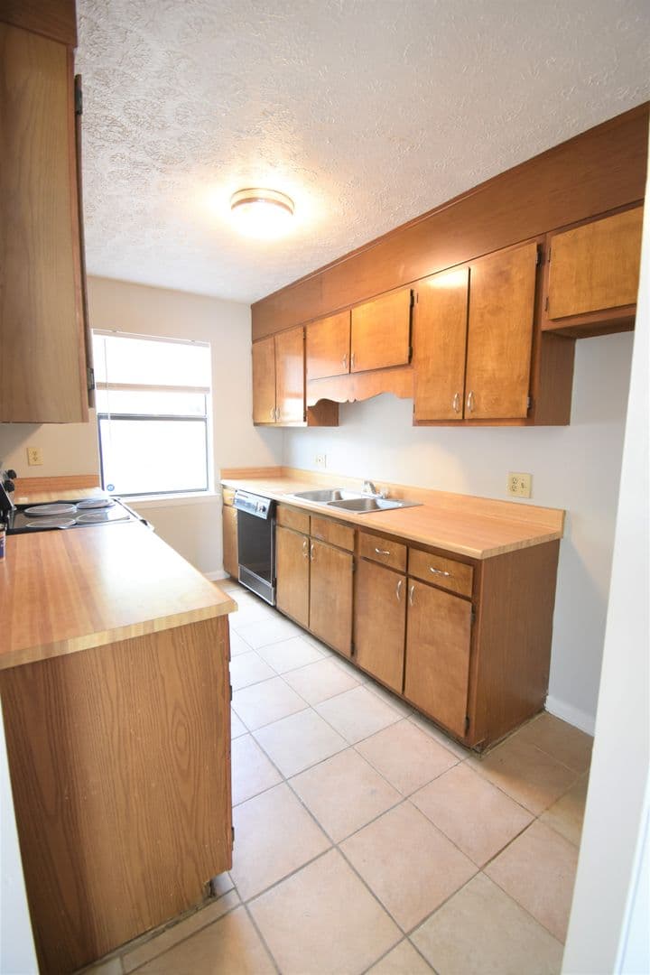 Fayetteville House: 3563 Rolls Ave