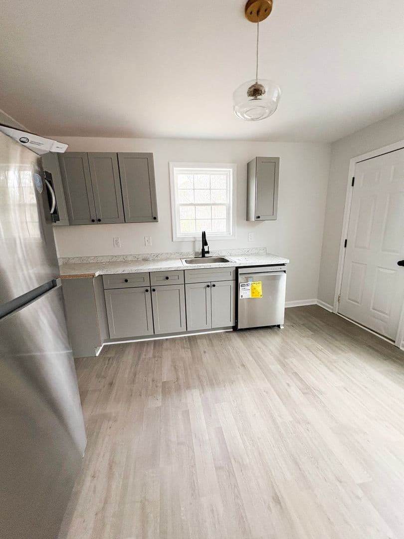 Fayetteville House: 213 Andy St