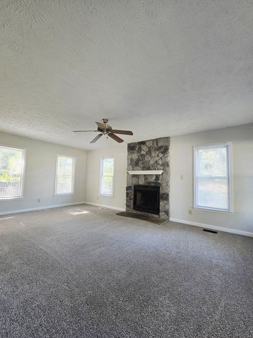Raeford House: 202 Cobblestone Ct