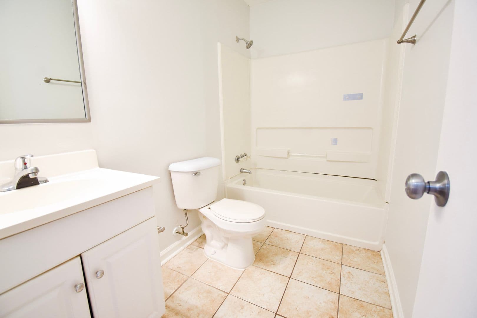 Fayetteville Apartment: Grand Prix Dr