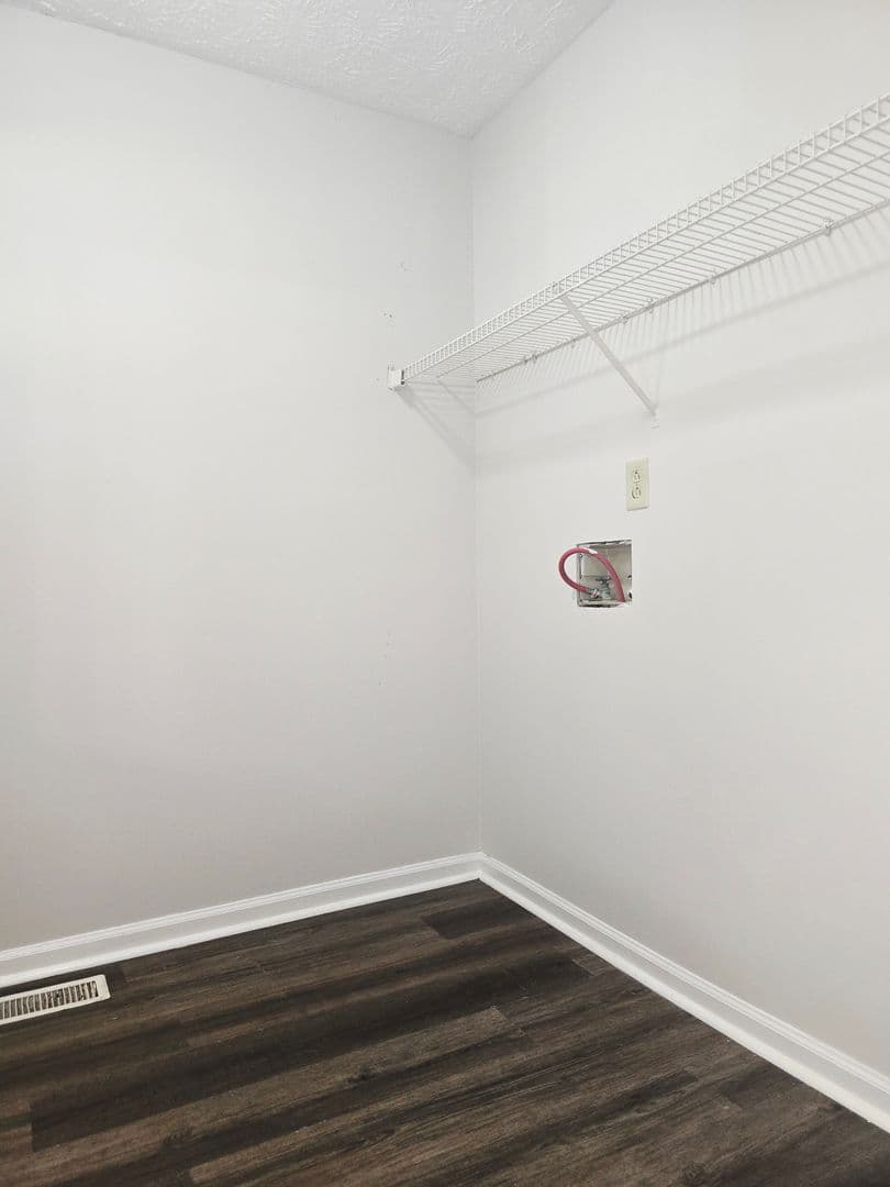 Raeford House: 202 Cobblestone Ct