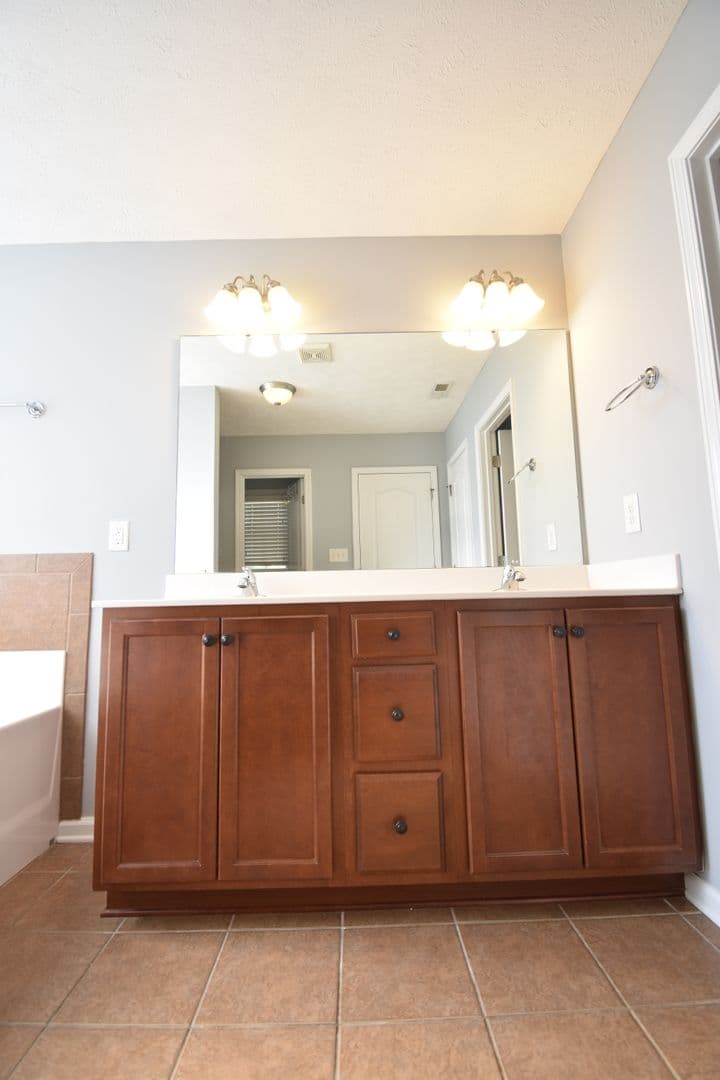 Fayetteville House: 4840 Headwind Drive