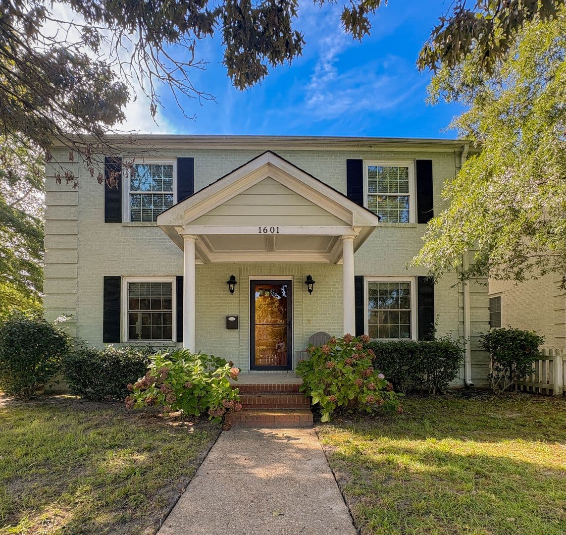 Fayetteville House: 1601 Ft. Bragg Rd