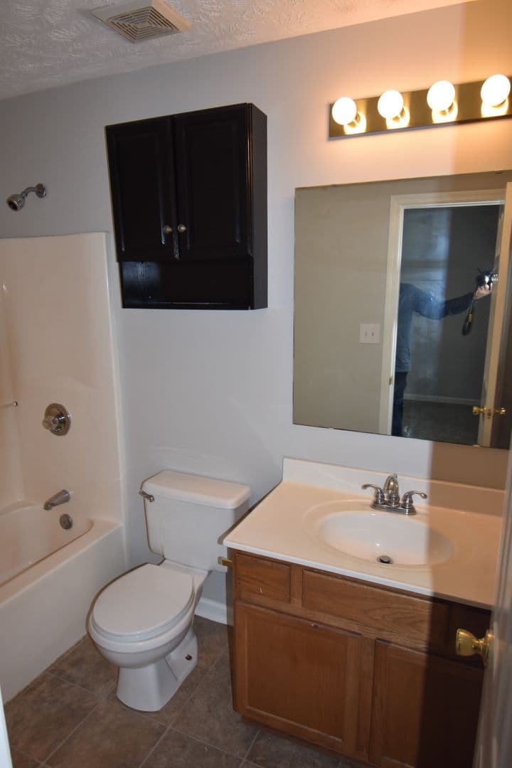Fayetteville House: 6313 Applewhite Rd