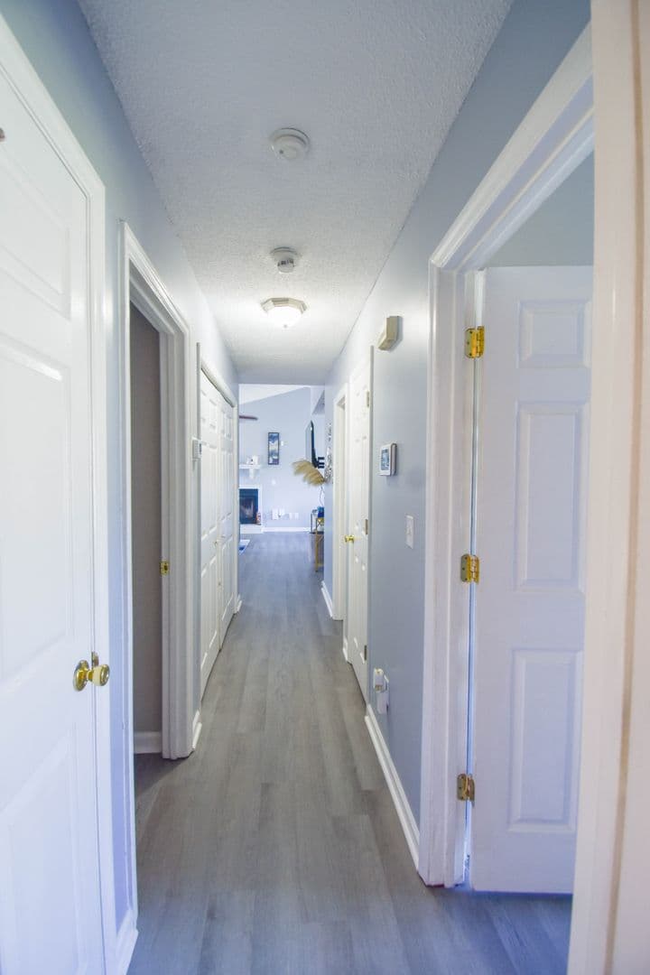 Fayetteville House: 5598 Windy Knoll Pl