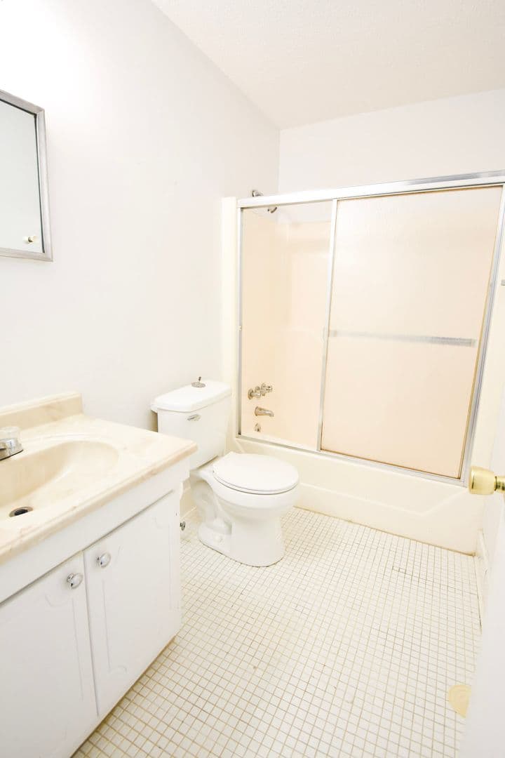 Fayetteville Apartment: Grand Prix Dr
