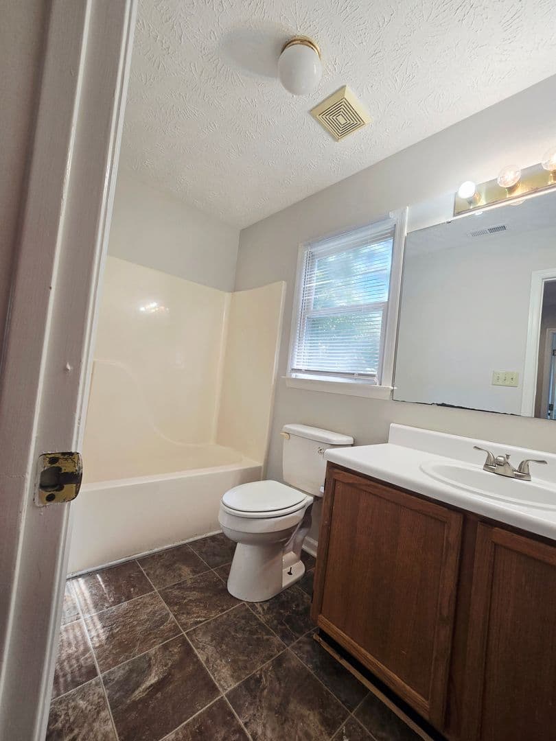 Raeford House: 202 Cobblestone Ct