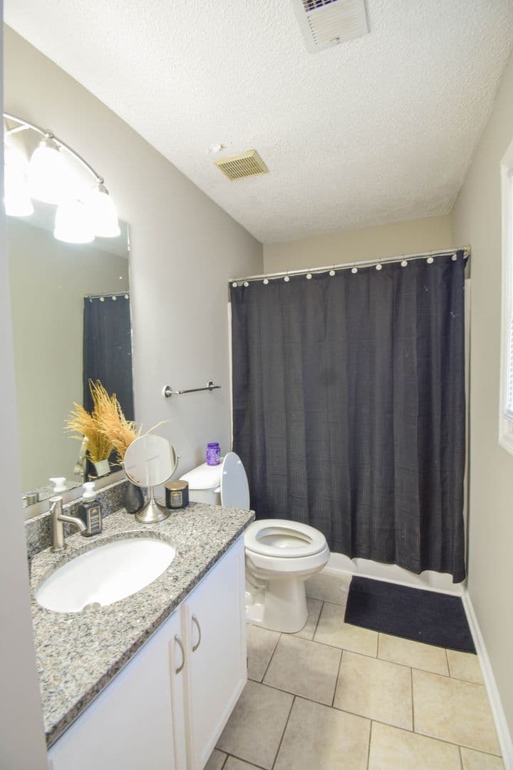 Fayetteville House: 5598 Windy Knoll Pl