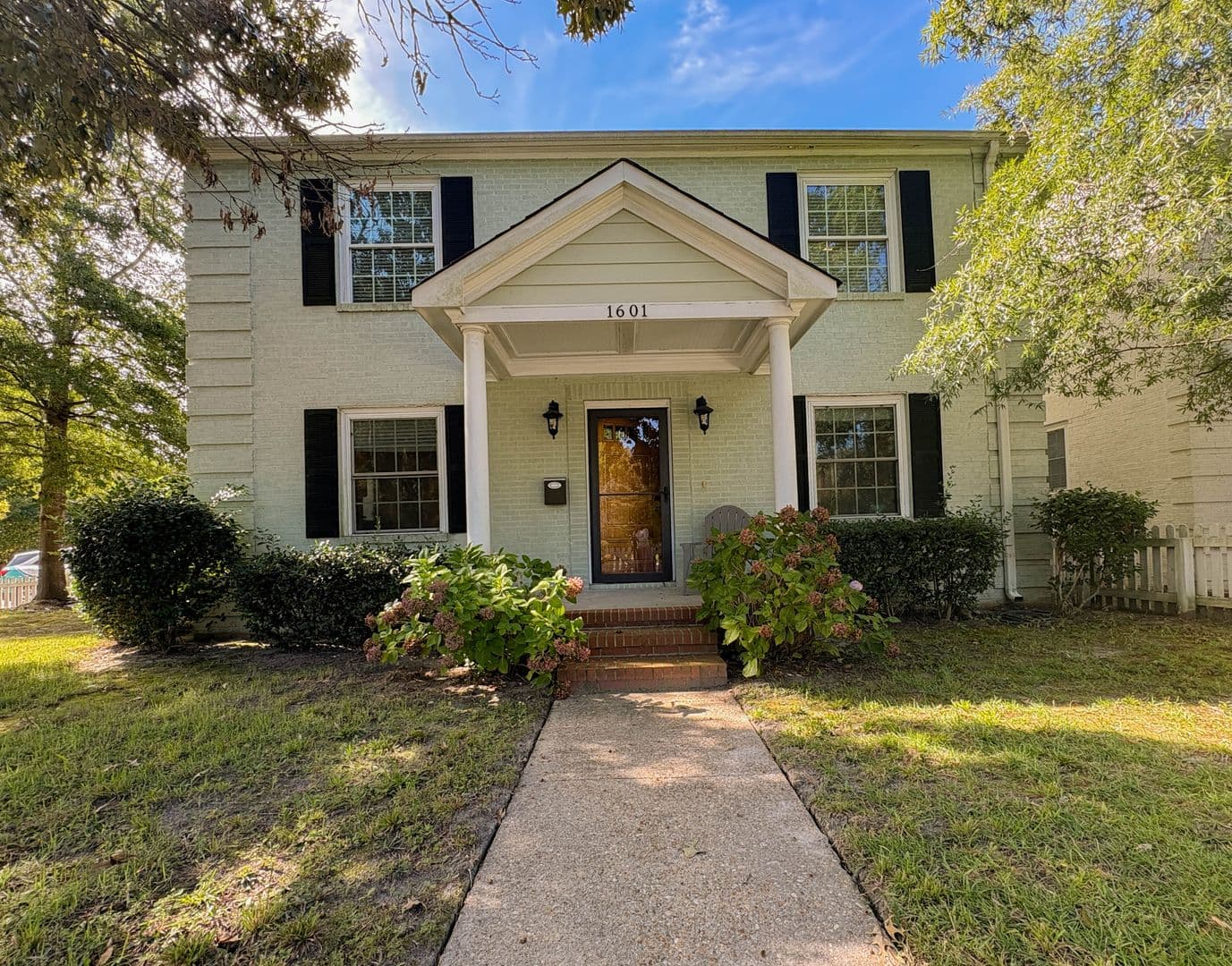 Fayetteville House: 1601 Ft. Bragg Rd