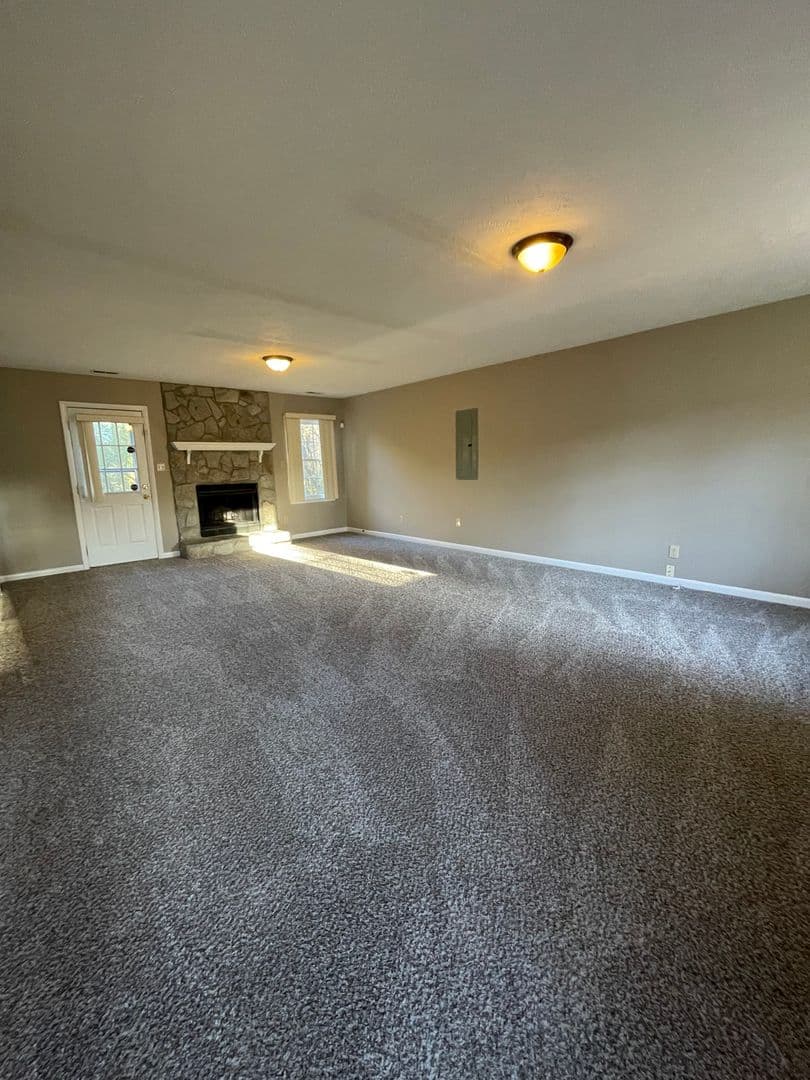 Fayetteville House: 1536 Rossmore Dr