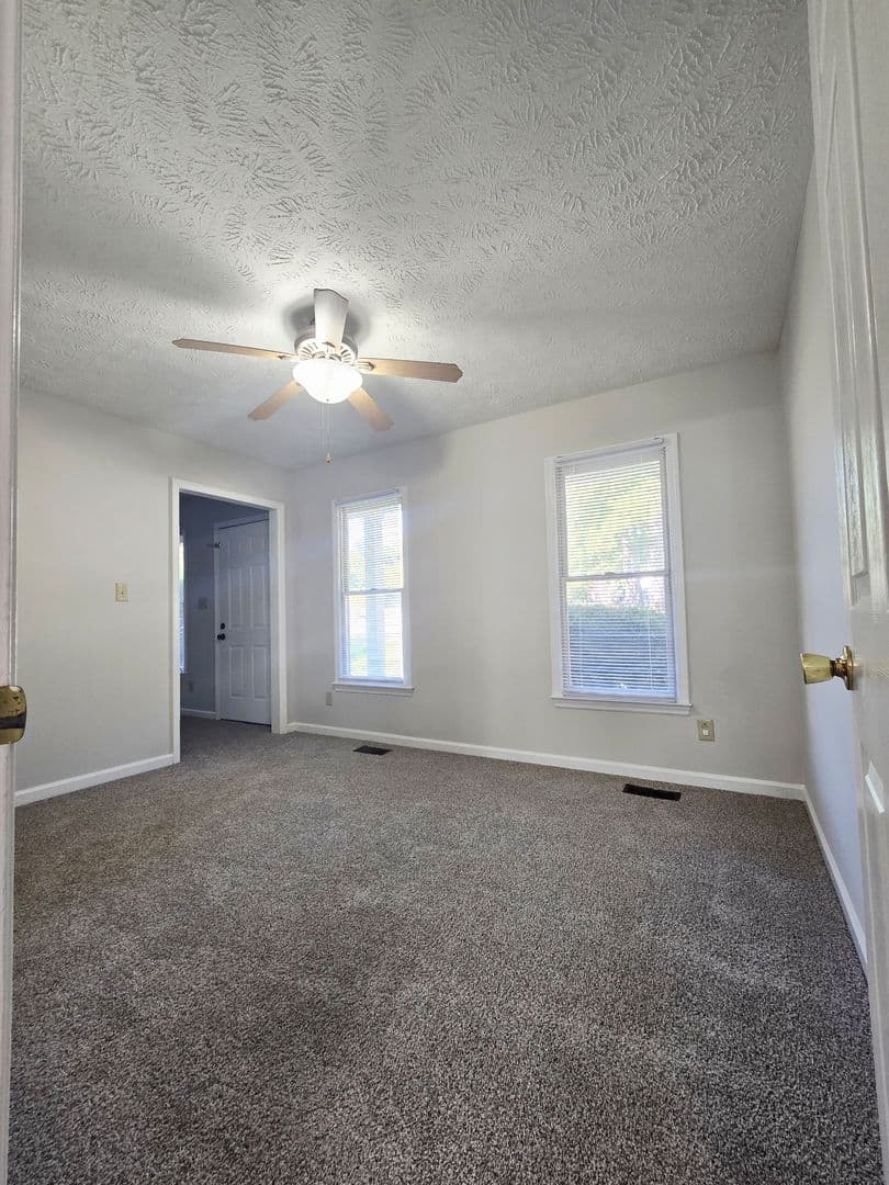 Raeford House: 202 Cobblestone Ct