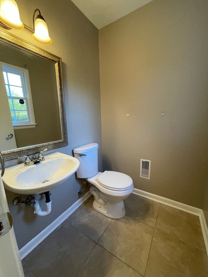 Fayetteville House: 1536 Rossmore Dr