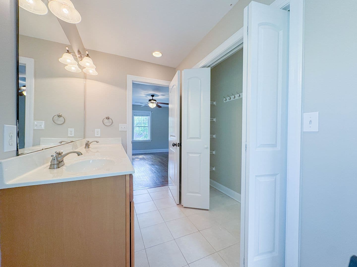 Fayetteville House: 1601 Ft. Bragg Rd