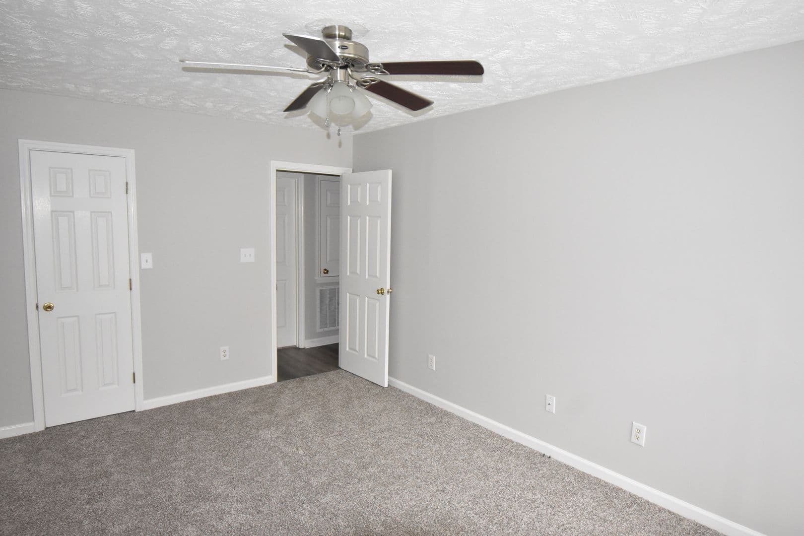 Fayetteville House: 6313 Applewhite Rd