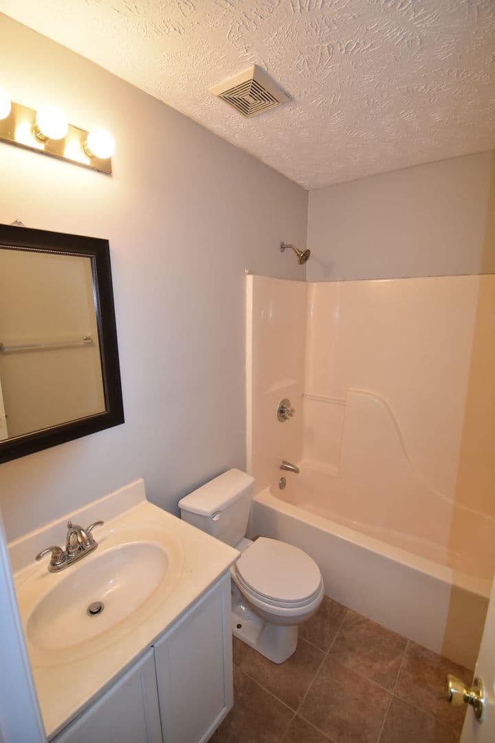 Fayetteville House: 6313 Applewhite Rd