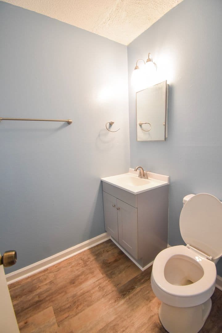 Fayetteville House: 817 Bronco Lane