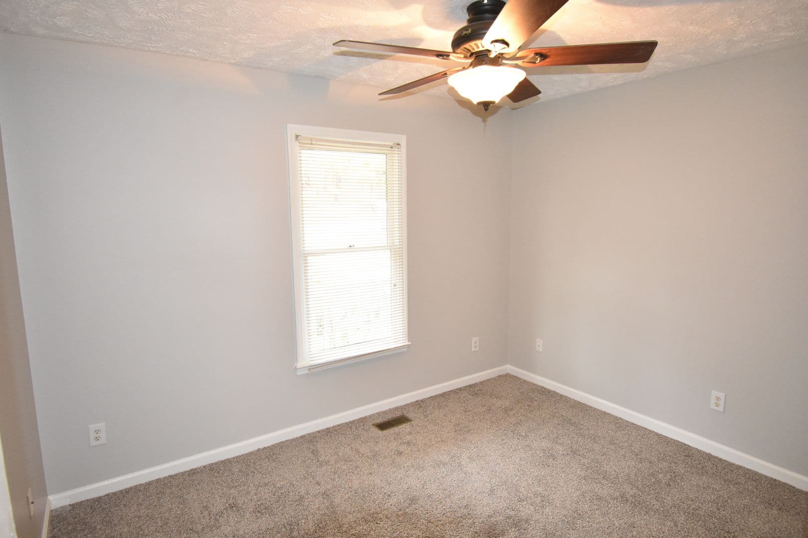 Fayetteville House: 6313 Applewhite Rd