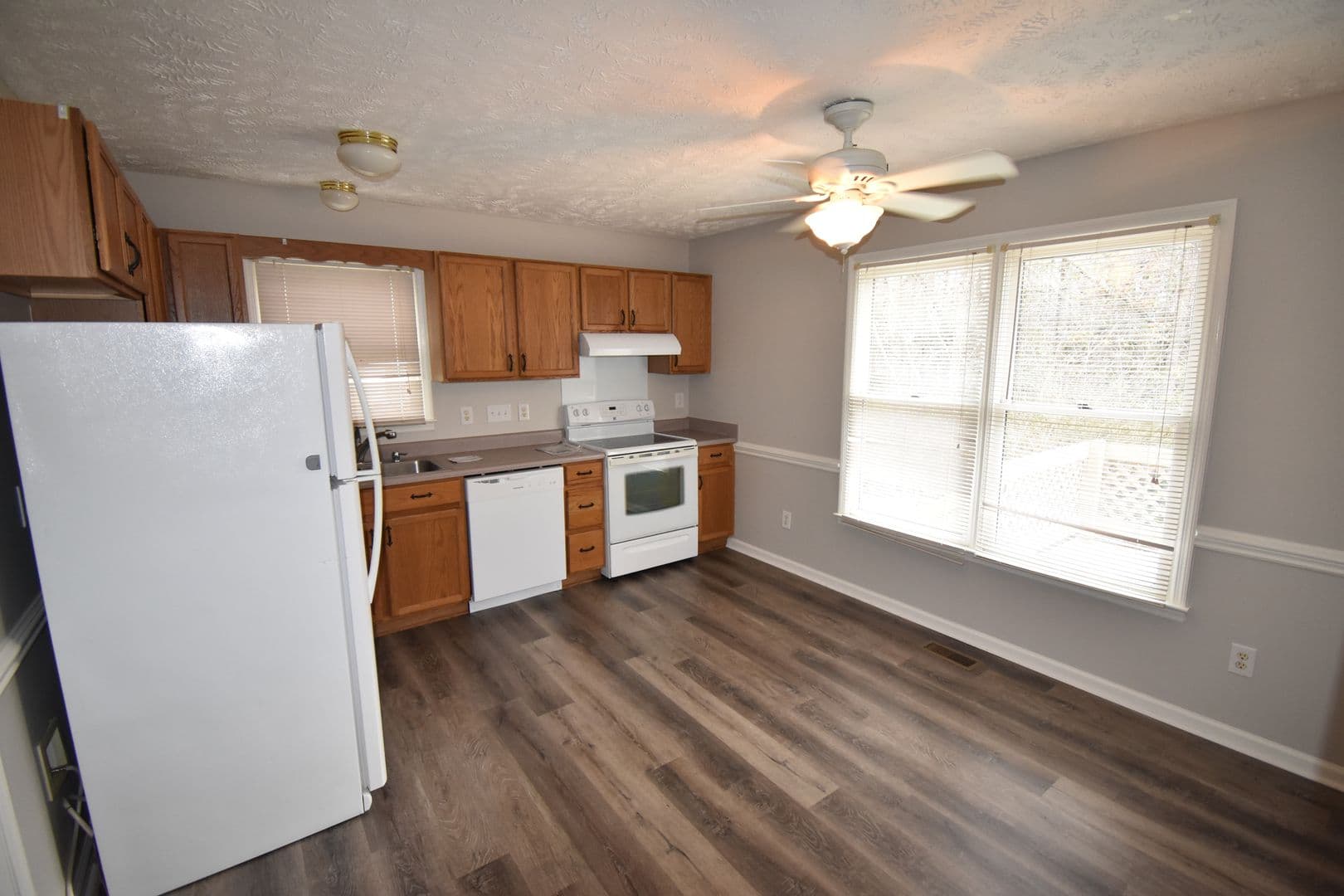 Fayetteville House: 6313 Applewhite Rd