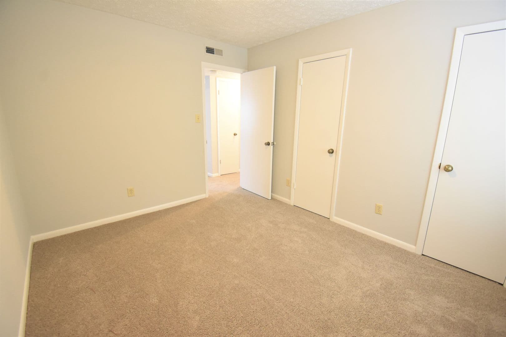 Fayetteville House: 3563 Rolls Ave