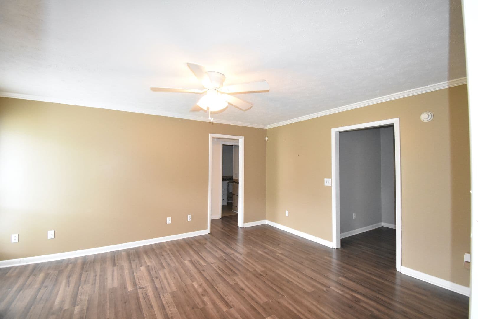 Fayetteville House: 6897 Kingsgate Dr