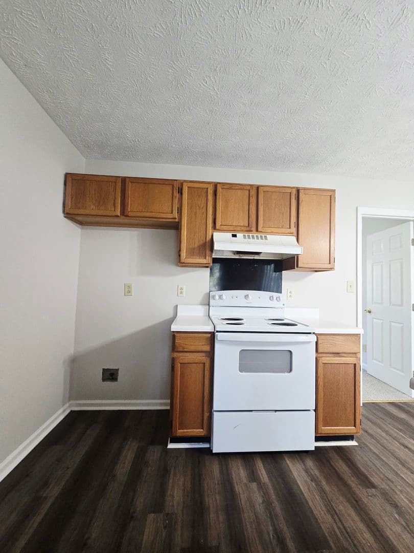 Raeford House: 202 Cobblestone Ct