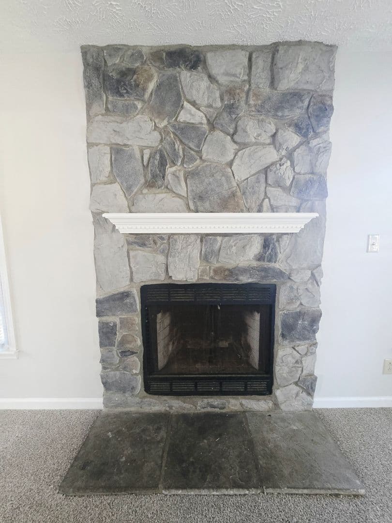 Raeford House: 202 Cobblestone Ct