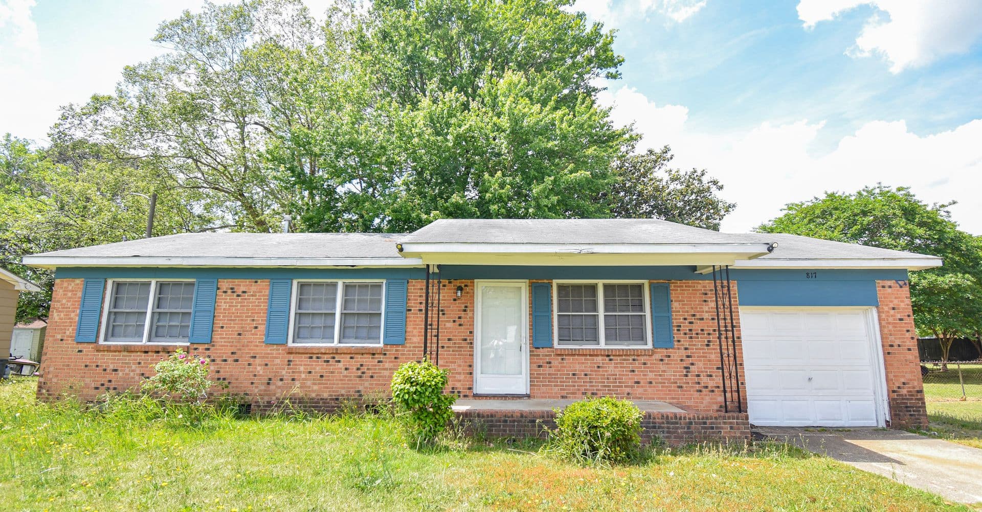 Fayetteville House: 817 Bronco Lane