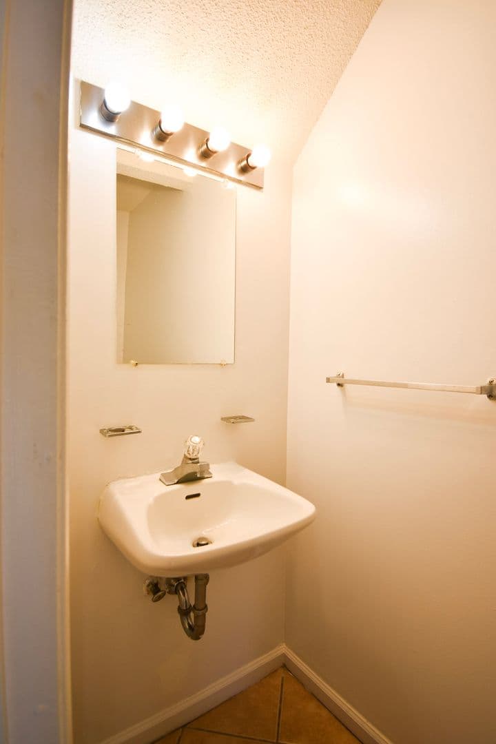 Fayetteville Apartment: Grand Prix Dr