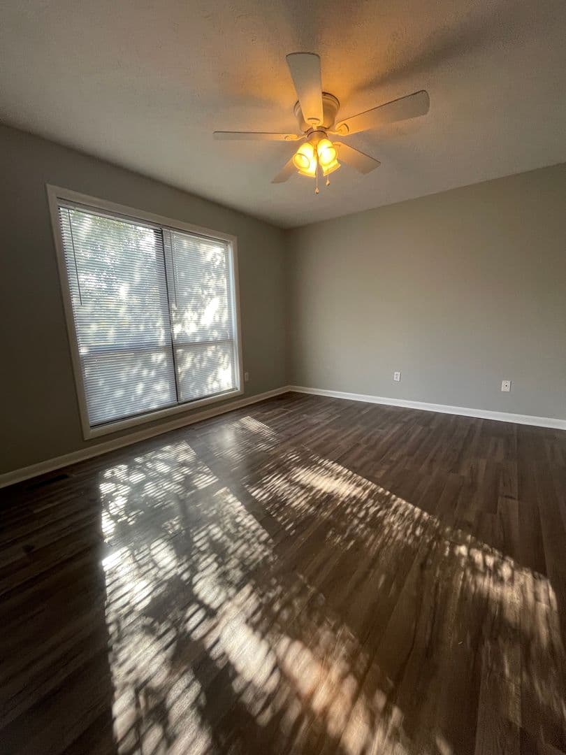 Fayetteville House: 6897 Kingsgate Dr