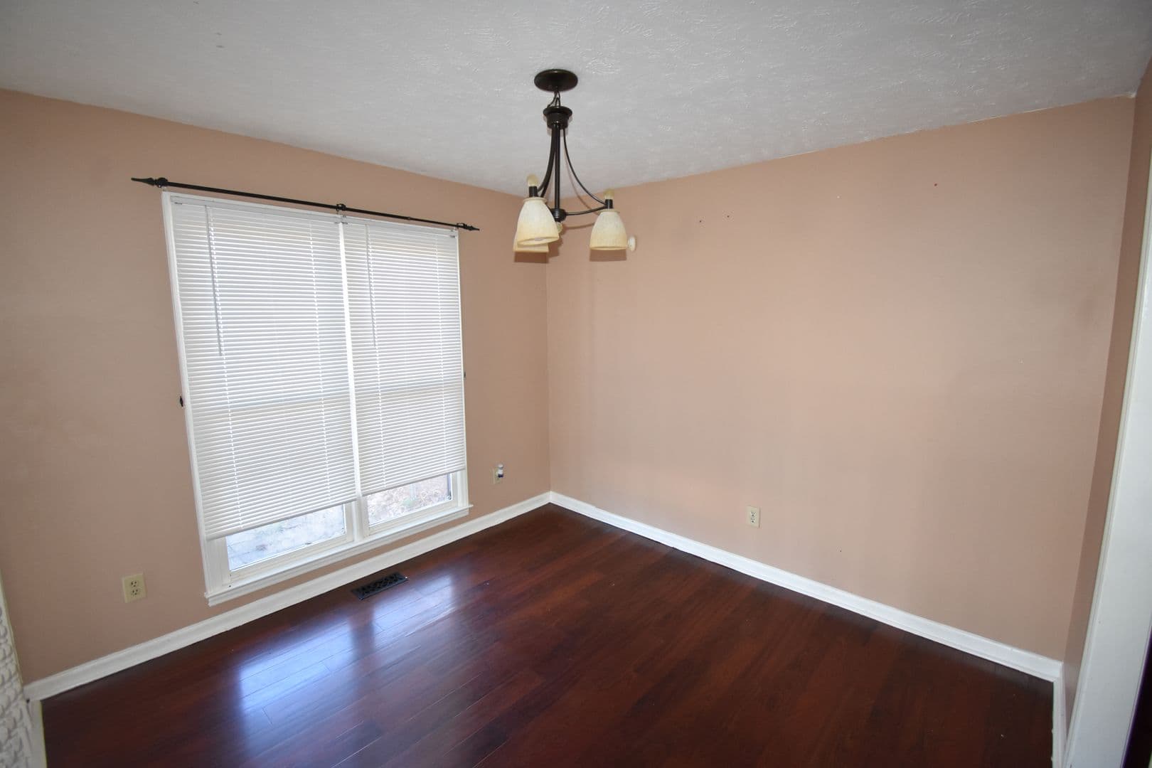 Fayetteville House: 957 Kennesaw Dr