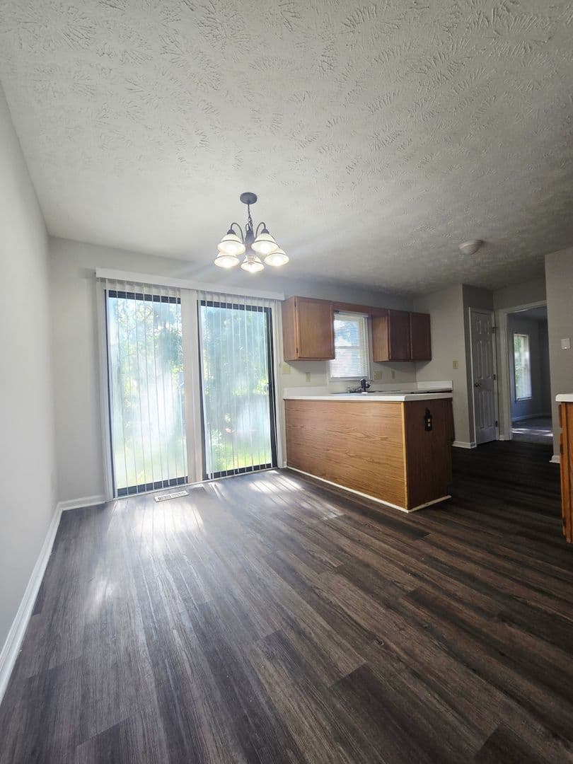 Raeford House: 202 Cobblestone Ct