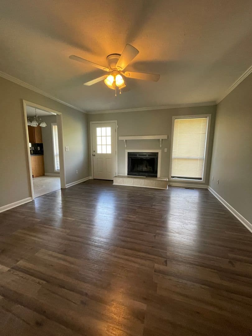 Fayetteville House: 6897 Kingsgate Dr