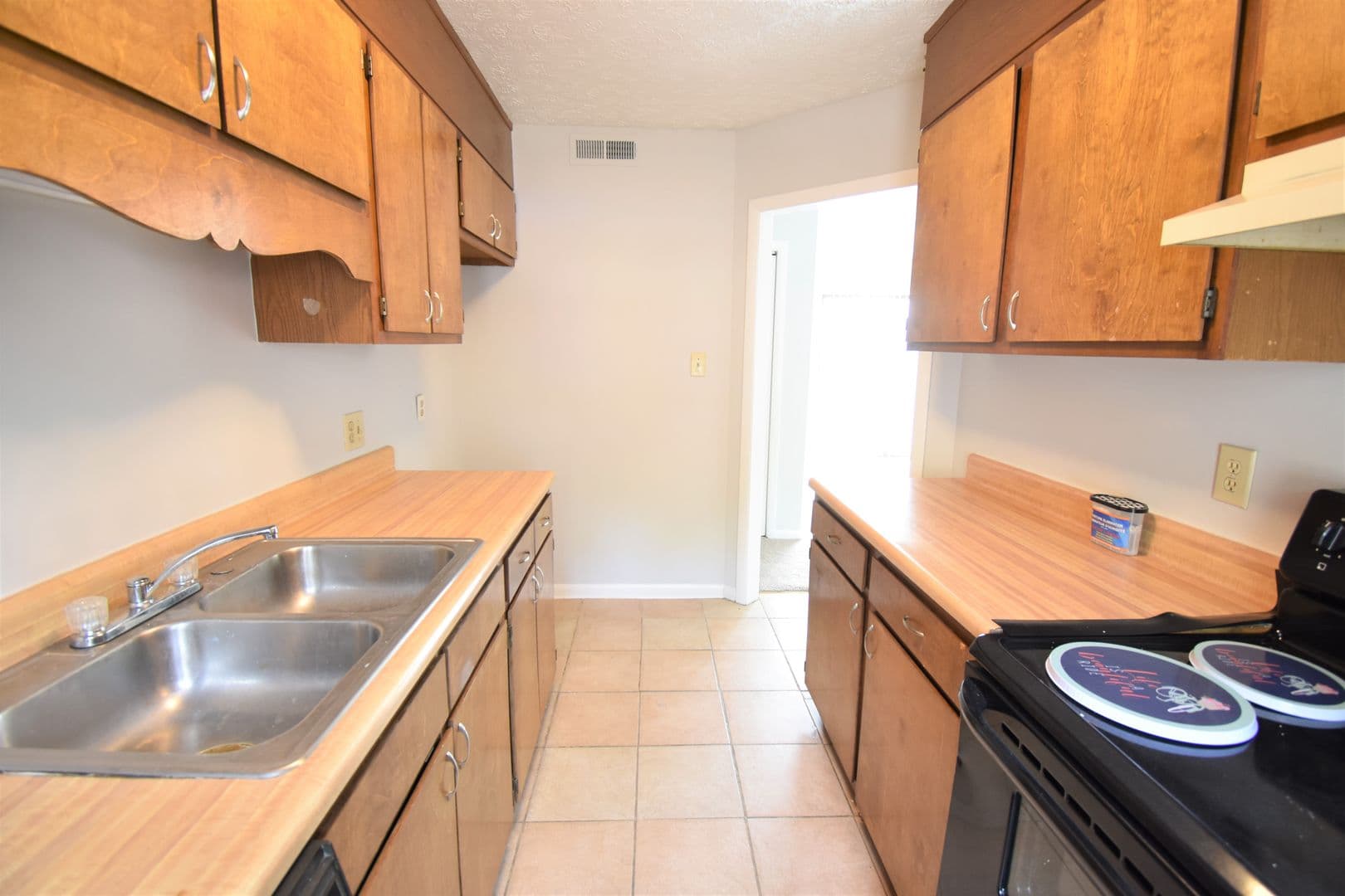 Fayetteville House: 3563 Rolls Ave
