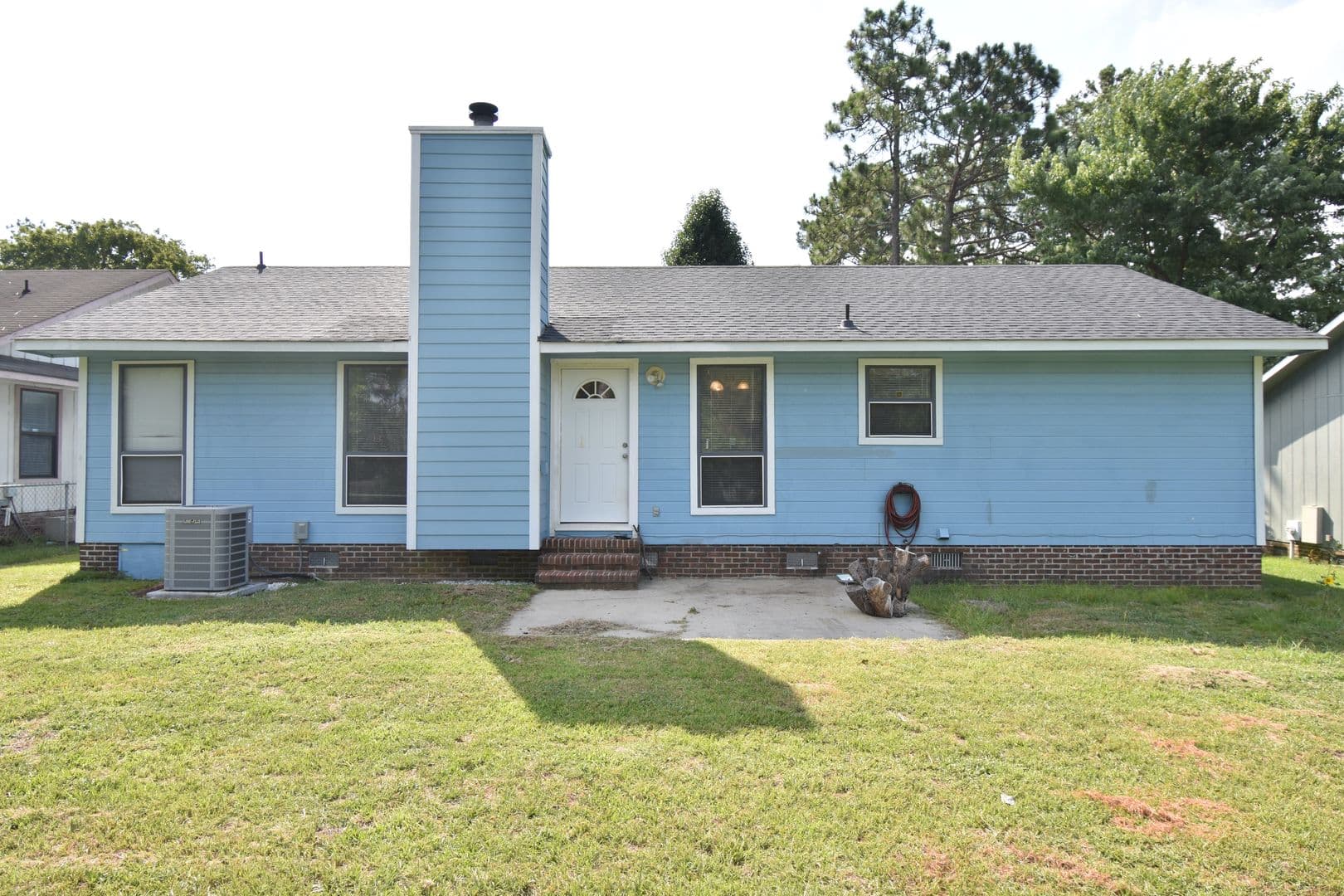 Fayetteville House: 6897 Kingsgate Dr