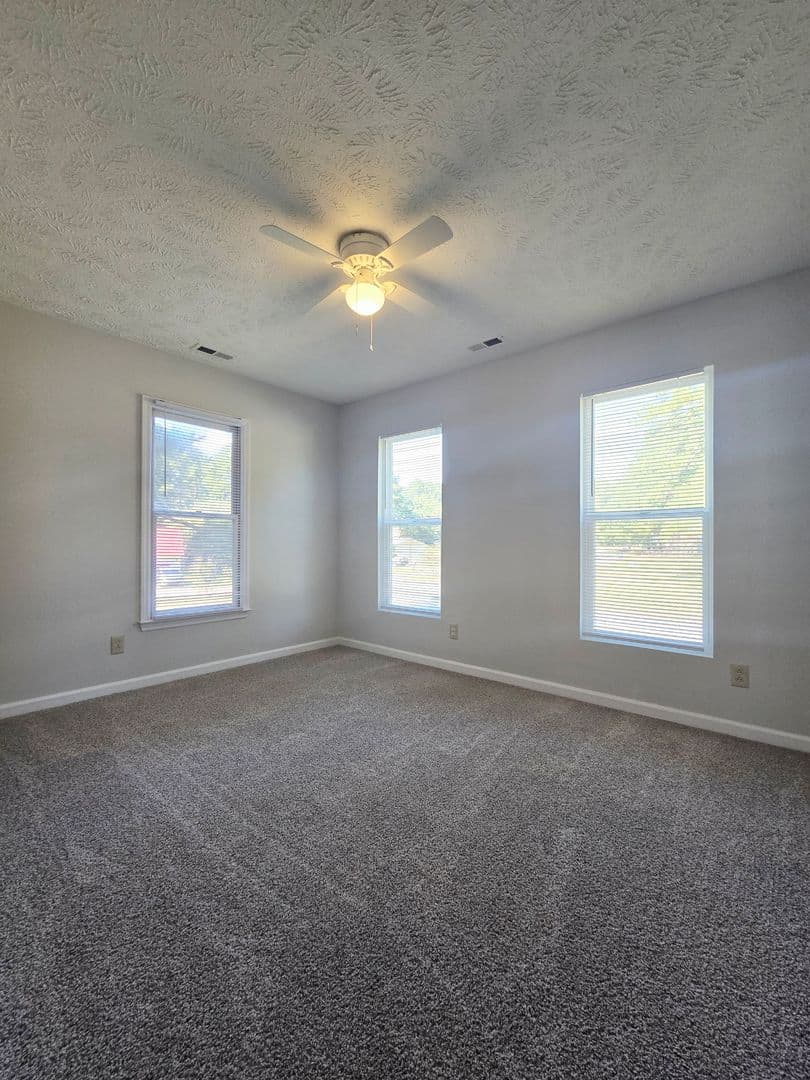 Raeford House: 202 Cobblestone Ct