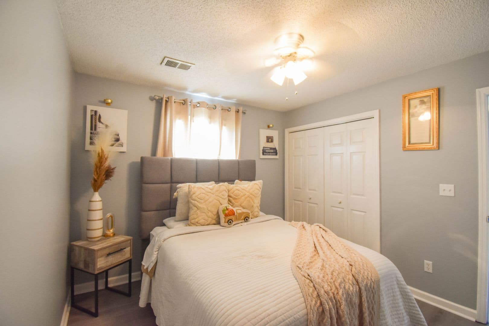 Fayetteville House: 5598 Windy Knoll Pl