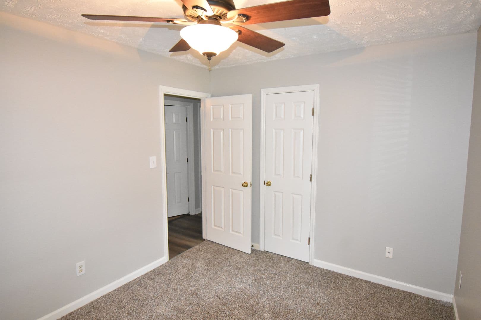 Fayetteville House: 6313 Applewhite Rd