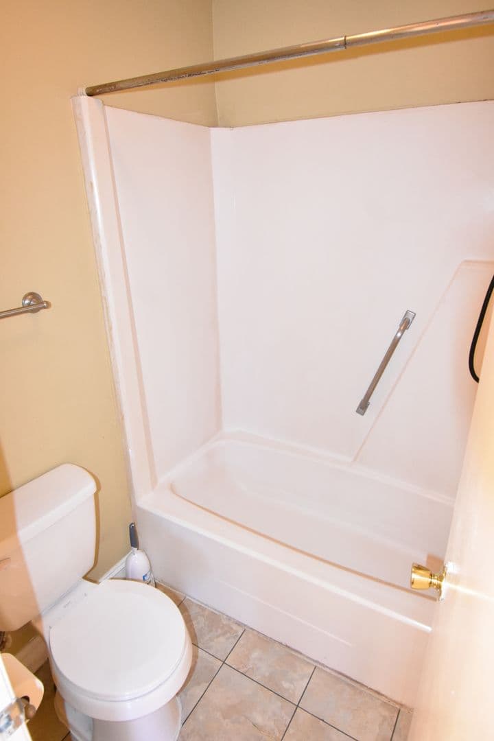 Fayetteville House: 957 Kennesaw Dr