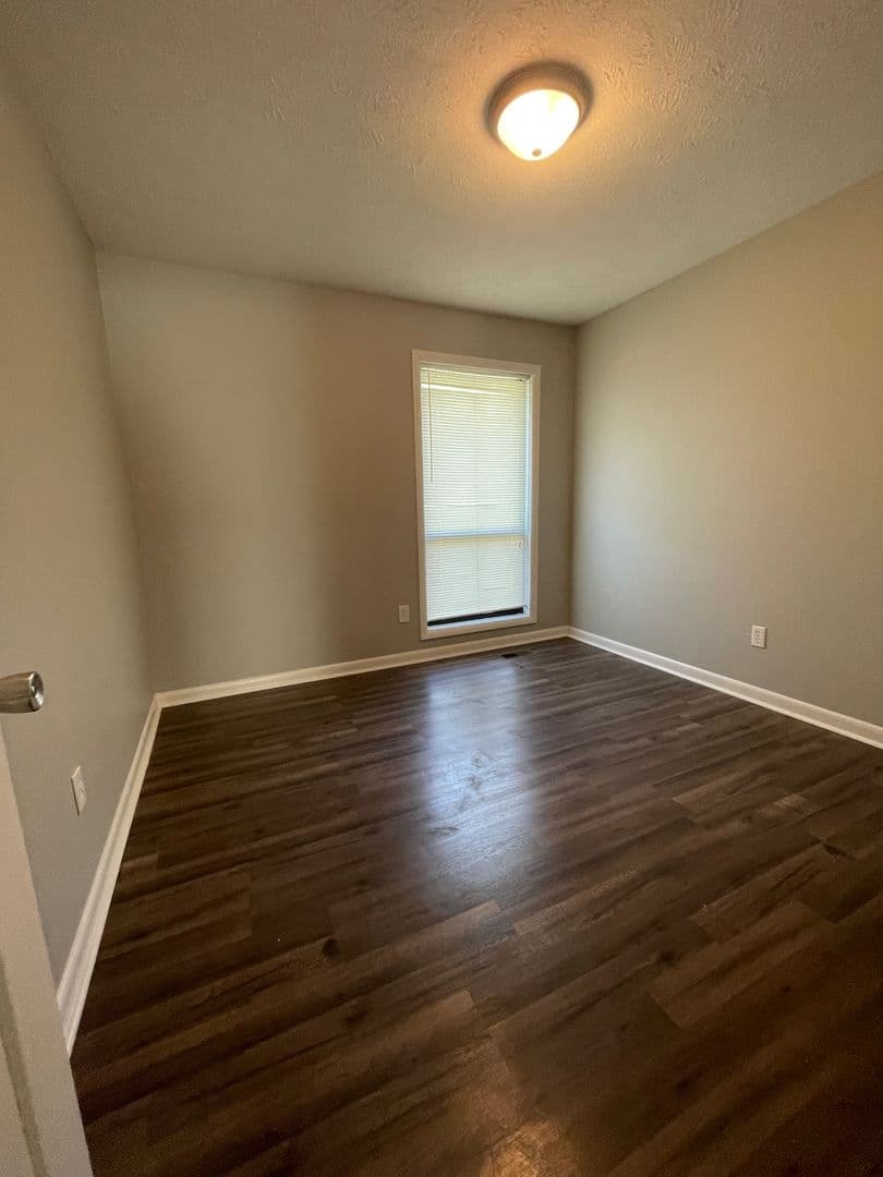Fayetteville House: 6897 Kingsgate Dr