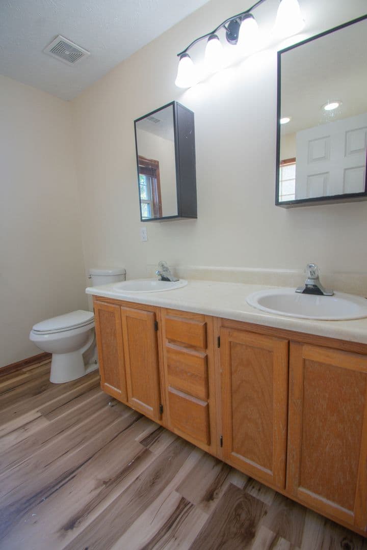 Raeford House: 118 Liberty Ct
