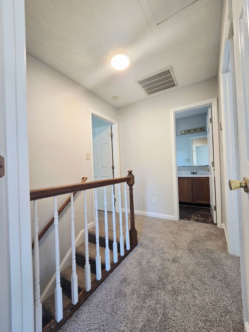 Raeford House: 202 Cobblestone Ct