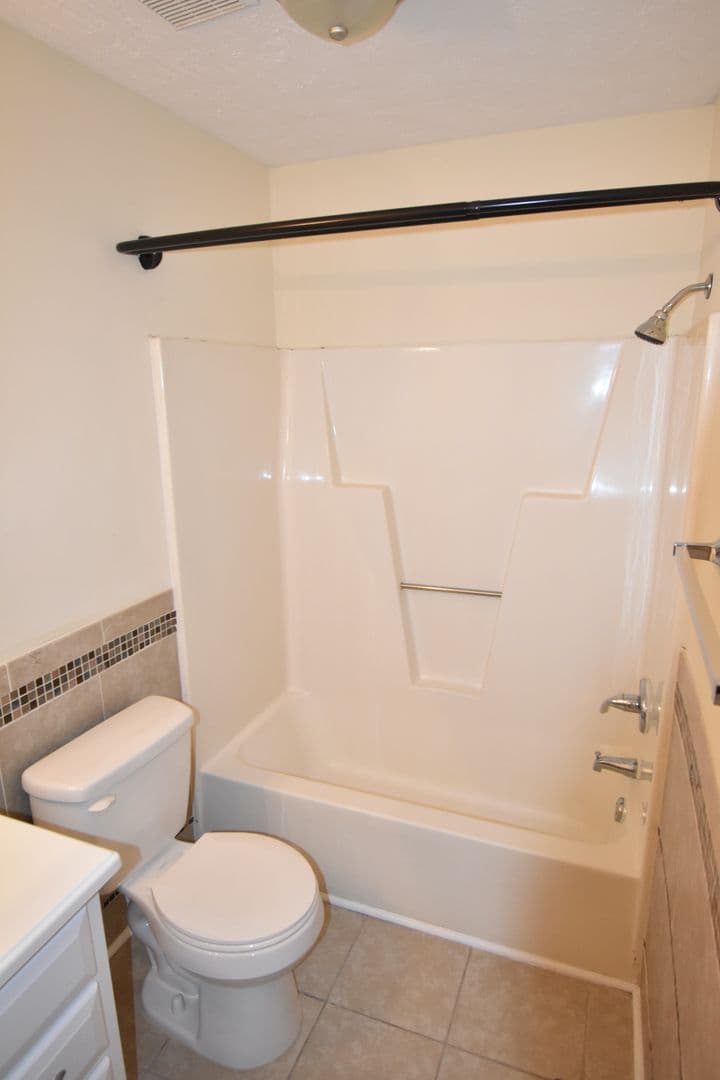 Fayetteville House: 6897 Kingsgate Dr