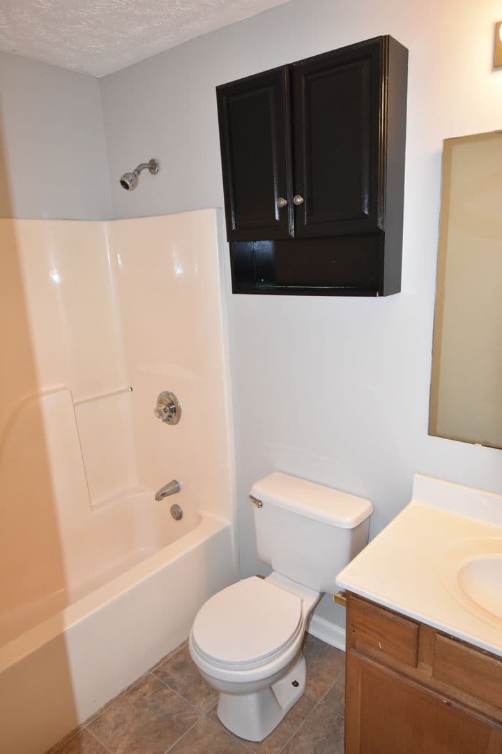 Fayetteville House: 6313 Applewhite Rd