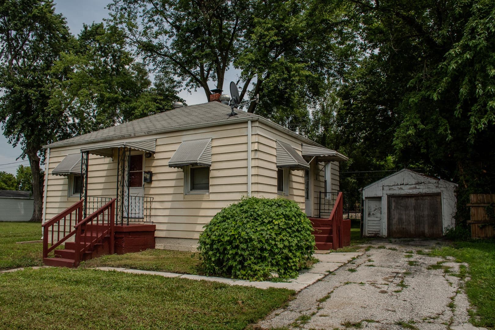 East Alton House: 144 Victory